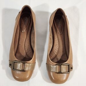 Michelle D Women's Shoes with Buckle Detail Size 5.5